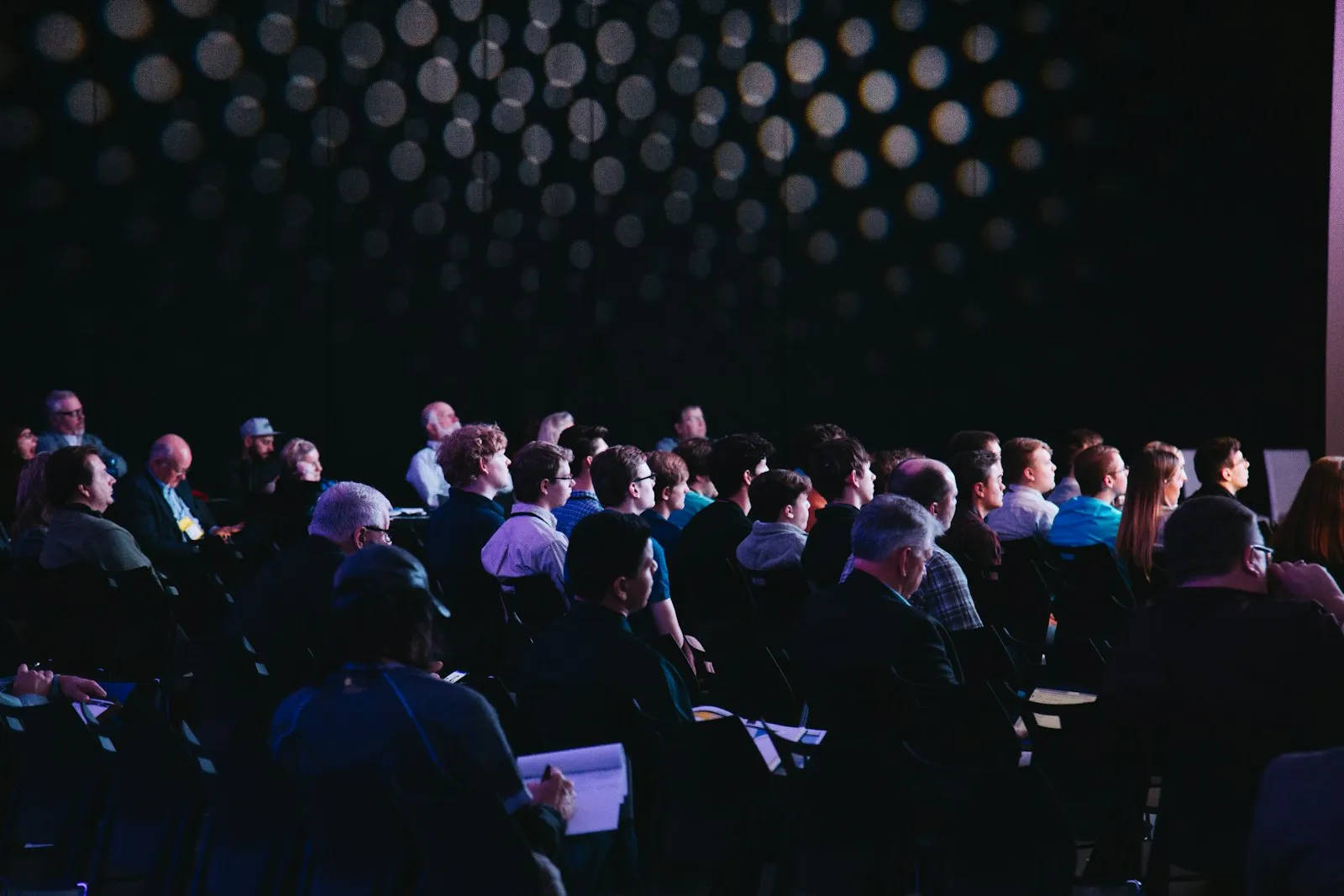 A full audience at a professionally planned conference event